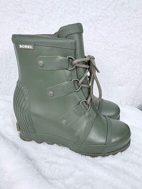 Sorel Joan Rain Wedge Boots Olive Green Waterproof Lace Up Womens 8.5 Rain Boots